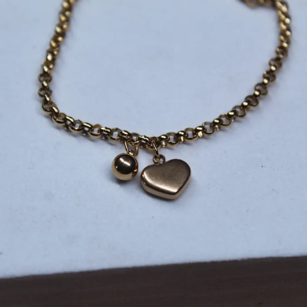 Minimalist Gold Heart Charm Bracelet