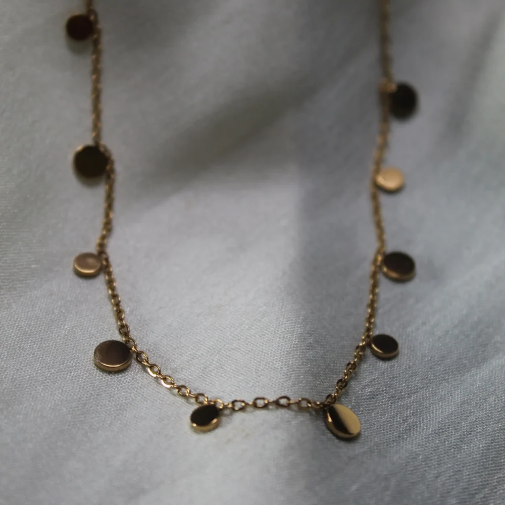Minimalist Dangle Disc Chain Necklace – Trendy & Elegant