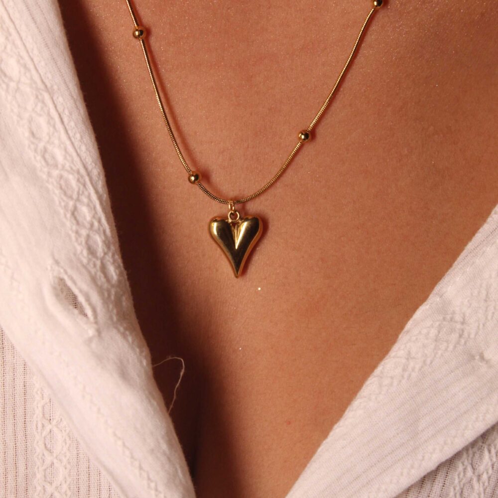 Gold Heart Pendant Necklace – Minimalist & Elegant Jewelry