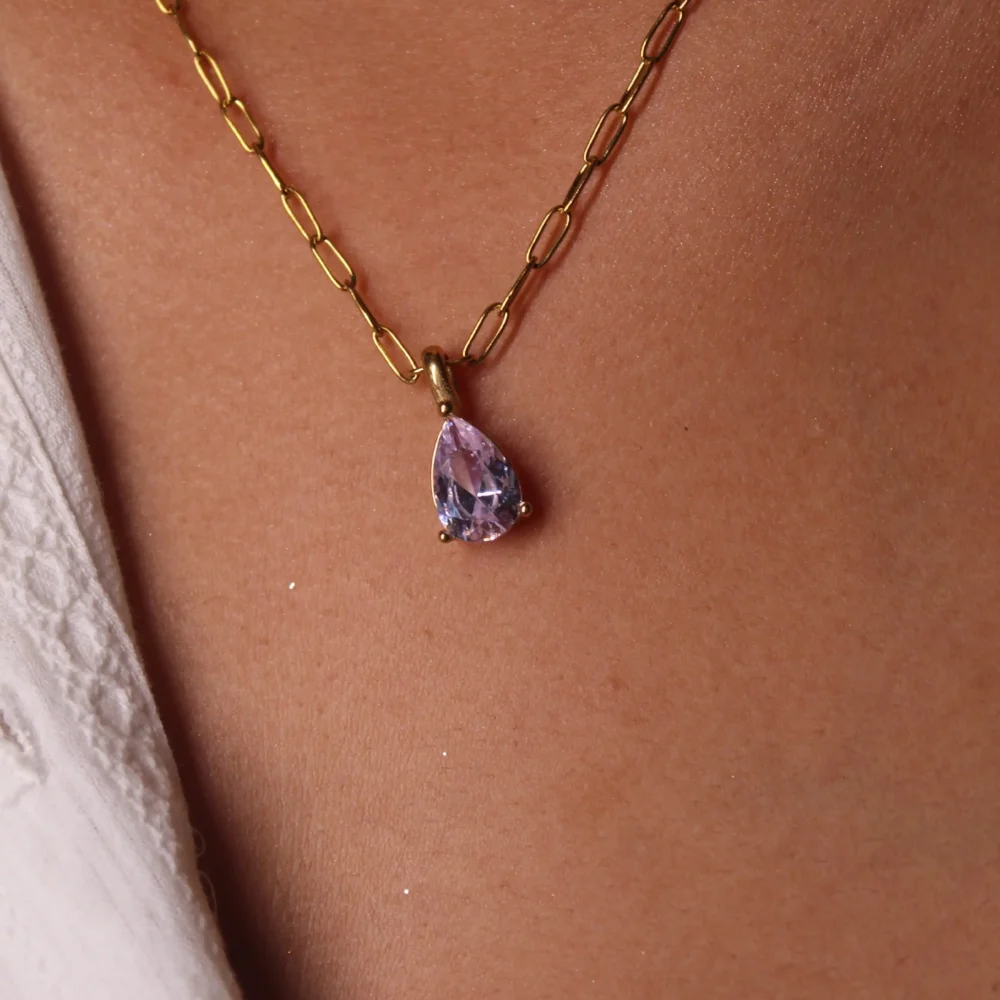 Elegant Pear-Cut Solitaire Pendant Necklace – Minimalist Glam