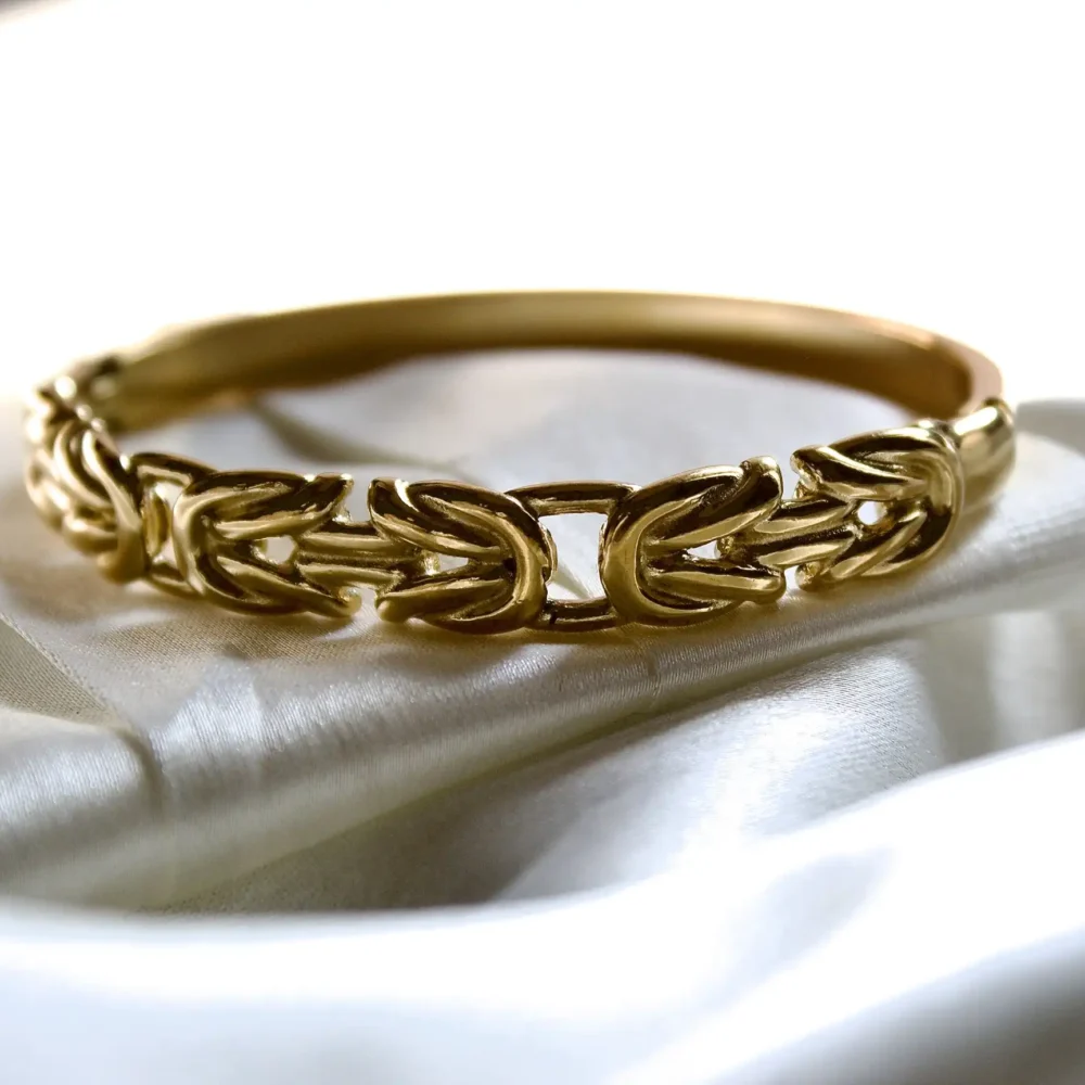 Gold-Plated Chain Link Bangle – Bold & Stylish