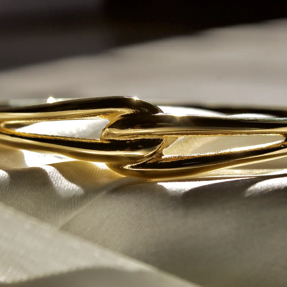 Gold-Plated Open Link Bracelet – Bold & Elegant Design
