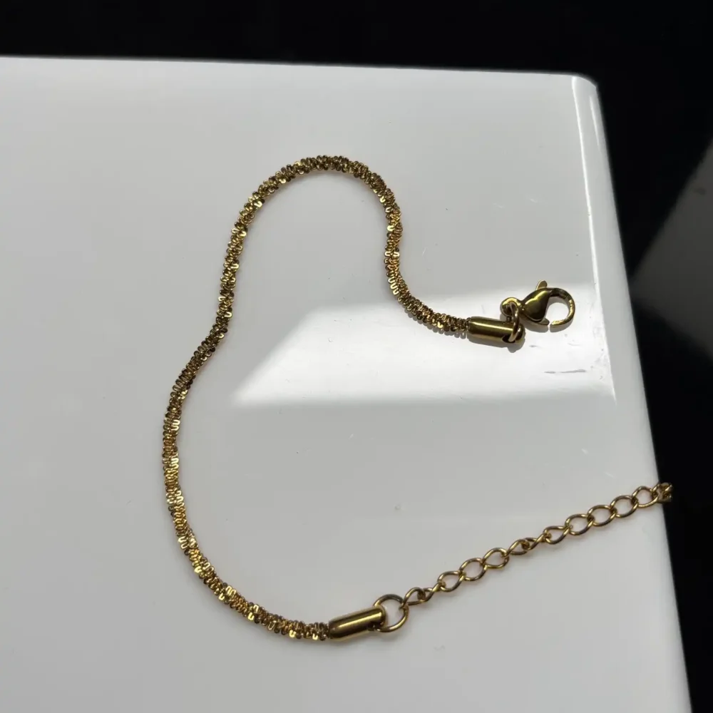 Delicate Gold Twisted Link Bracelet