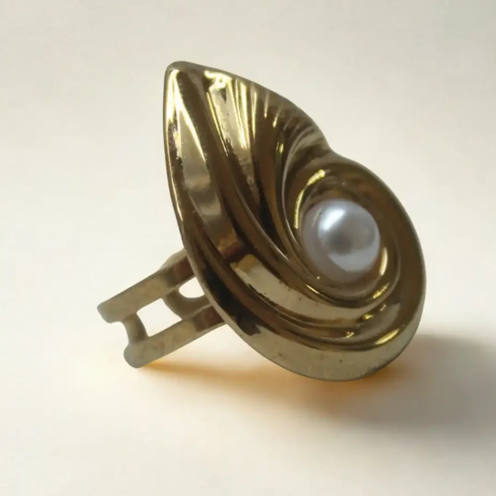 Gold Spiral Pearl Ring