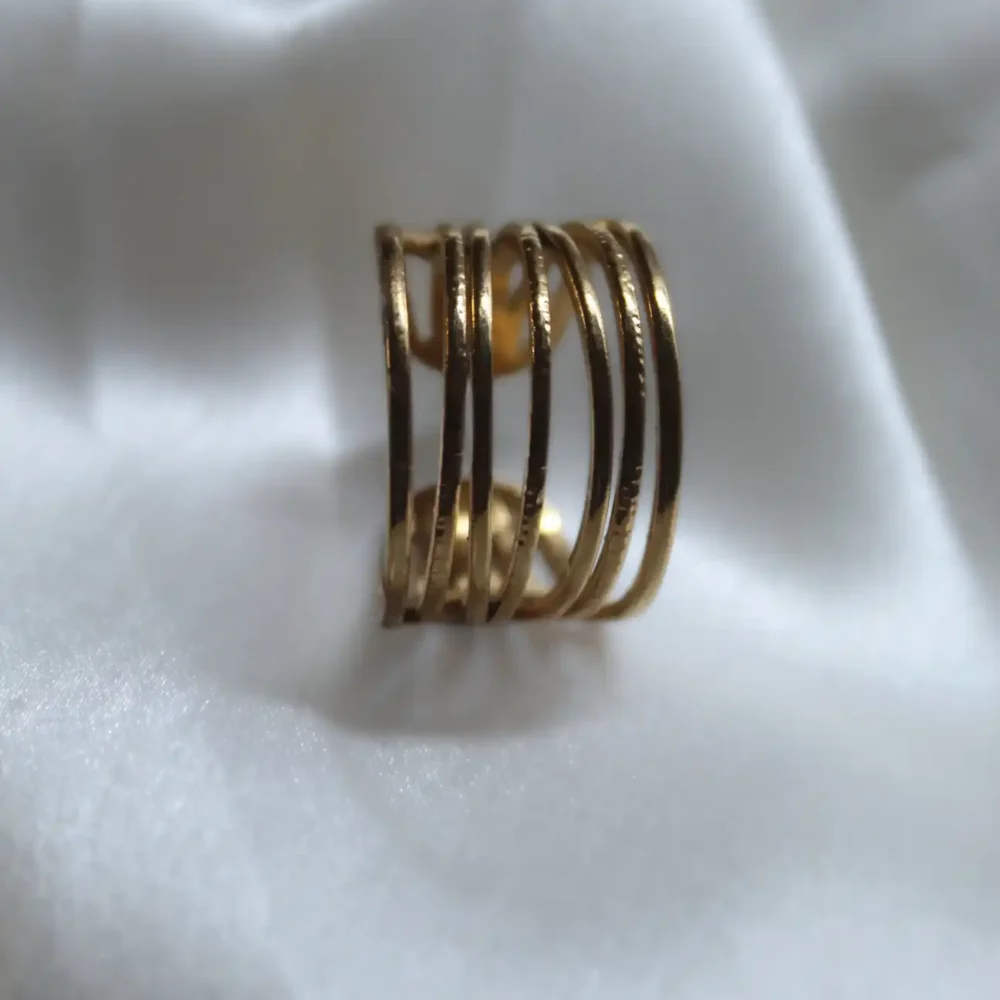 Gold Filigree Leaf Ring